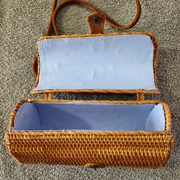 Hand crafted material lined rattan straw wicker crossbody 9 inch purse - Picture 3 of 4